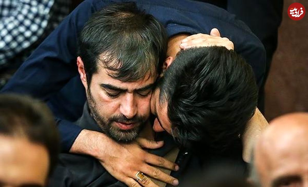 عکس؛ سفر به تاریخ؛ «شهاب حسینی» در مراسم ترحیم همسر «شهید بابایی»؛ سال 1395
