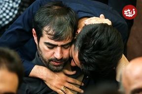 عکس؛ سفر به تاریخ؛ «شهاب حسینی» در مراسم ترحیم همسر «شهید بابایی»؛ سال 1395