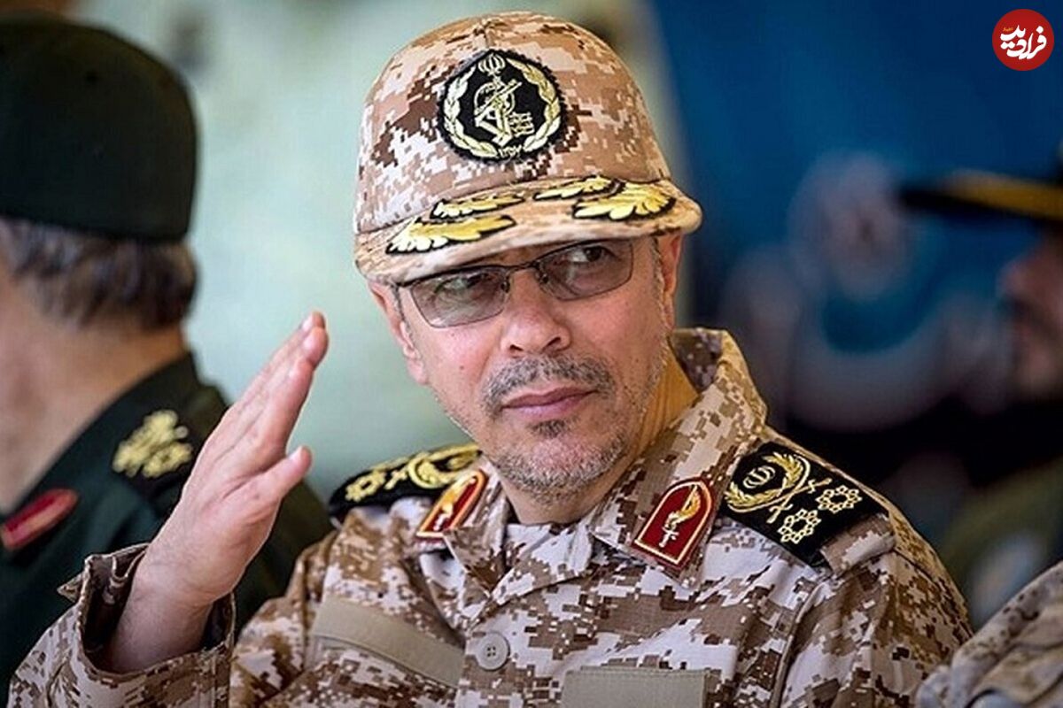 عکس؛ سفر به تاریخ؛ «سرلشکر باقری» در اتوبوس در حال اعزام به جبهه؛ دهۀ 60