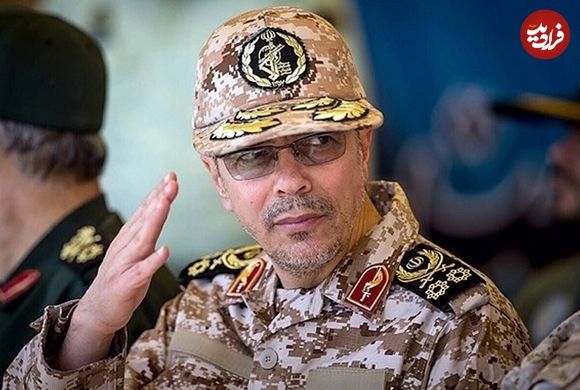 عکس؛ سفر به تاریخ؛ «سرلشکر باقری» در اتوبوس در حال اعزام به جبهه؛ دهۀ 60