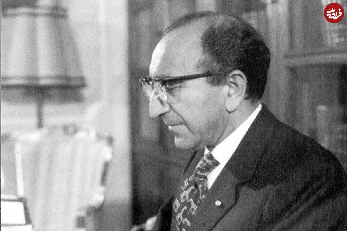 سفر در زمان؛ یادداشتهای علم، دوشنبه ۱۷ مهر ۱۳۵۱: شاه گفت این الاغ دیگر چه میگوید و چرا میترسد؟