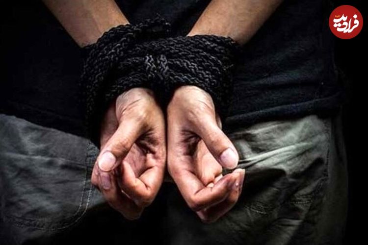 ببینید؛ لحظه آزادی گروگان چینی توسط پلیس؛ ببینید گروگان را در کجا و چگونه بسته بودند