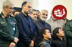 عکس| سفر به تاریخ؛ «سرلشکر باقری» در حال تسلیت گفتن به «سردار سلیمانی» در یک مراسم ترحیم