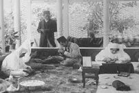 (تصاویر) سفر به عصر قاجار؛ موچول خان، عروسی ملیجک و کلاه پنج‌طبقه!