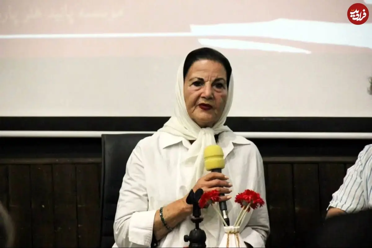 عکس| سفر در زمان؛ «فردین، پوران، همایون و پوری بنایی» در حال قدم زدن؛ سال 1345