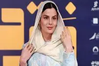 تصاویر؛ حضور پرانرژی غزاله اکرمی در اکران «بچه مردم»؛ ستاره جوان فیلم کریمی با استایلی ملیح