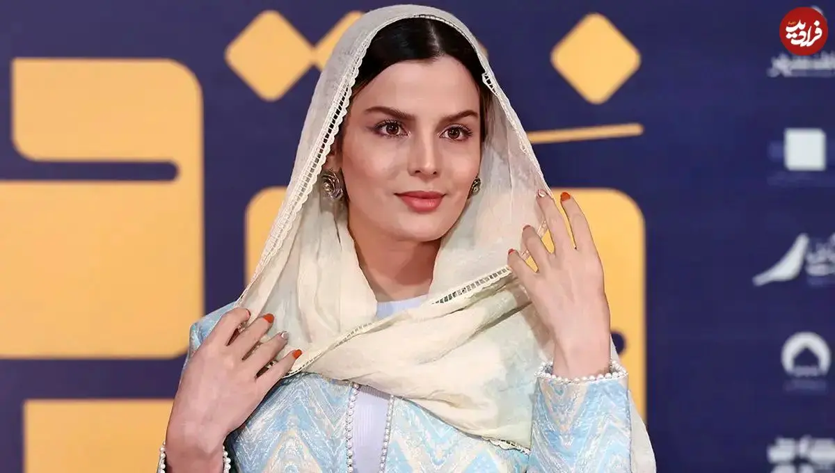 تصاویر؛ حضور پرانرژی غزاله اکرمی در اکران «بچه مردم»؛ ستاره جوان فیلم کریمی با استایلی ملیح