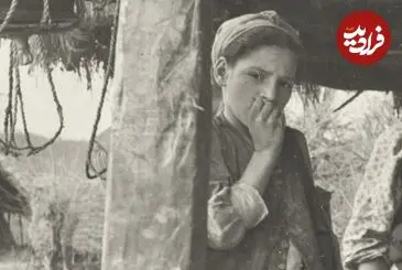 عکس| سفر زمان؛ عکس یادگاری «دختران رشتی» در کنار کلبۀ روستایی؛ 75 سال قبل