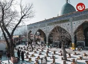 عکس| سفر به ایران قدیم؛ عکس یادگاری «مردم تجریش» در کنار «امامزاده قاسم» در دوران قاجار