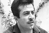 عکس| سفر در زمان؛ «ایرج قادری» در حال نواختن آکاردئون در نوجوانی؛ اواخر دهه 20