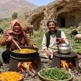 ببینید| غذای روستایی در افغانستان؛ پخت خوراک با کدو تنبل در کوهستانی سرسبز