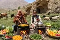 ببینید| غذای روستایی در افغانستان؛ پخت خوراک با کدو تنبل در کوهستانی سرسبز