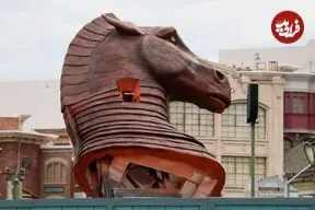 استودیوی یونیورسال برای اکران جهانی The Odyssey یک اسب تروجان ساخته است