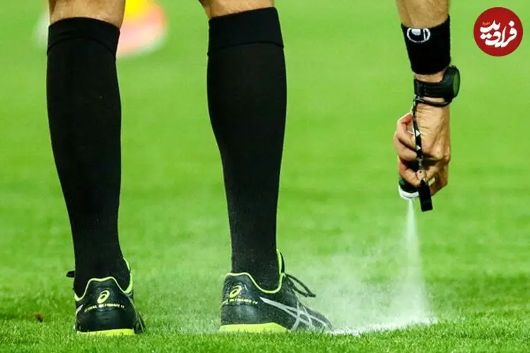 عکس| حمله وحشیانه به داوری که در استادیوم خواستگاری کرد! 