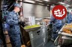 (ویدئو) نیروهای نظامی آمریکایی چگونه در زیردریایی غذا طبخ و سرو می کنند؟