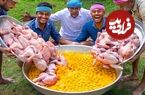 ببینید؛ غذای روستایی در هند؛ پخت املت با مرغ توسط پدر و پسران روستایی در طبیعت 