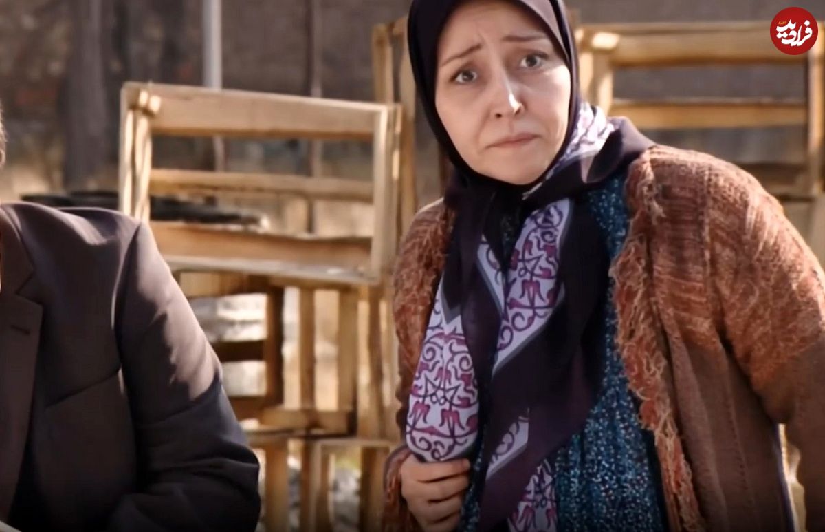 عکس| سفر در زمان؛ «آفرین» سریال آوای باران در کنار دانشجویان اش در 47 سالگی