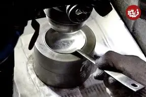 ببینید| مراحل تولید انبوه کفگیر و ملاقه در کارخانه ای در کره جنوبی