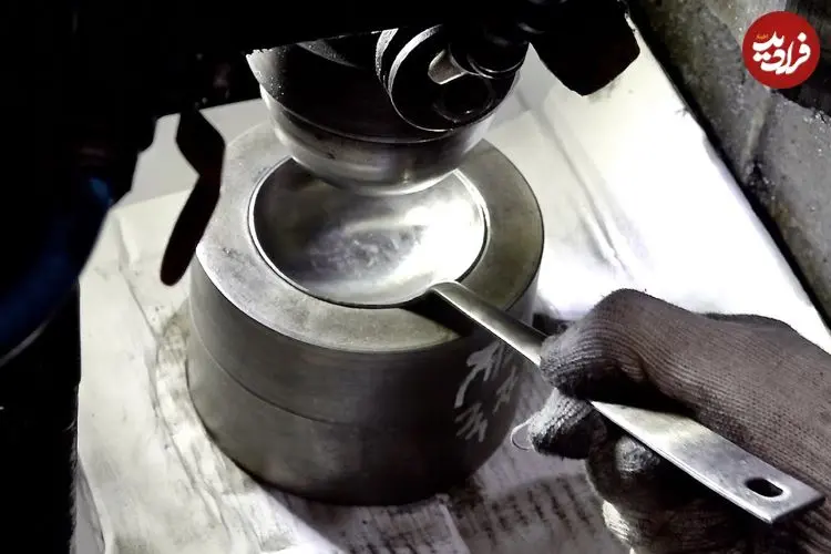 ببینید| مراحل تولید انبوه کفگیر و ملاقه در کارخانه ای در کره جنوبی