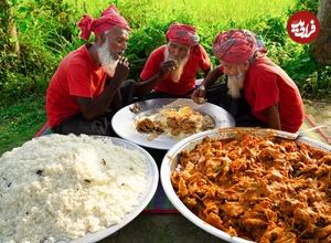 (ویدئو) غذای روستایی در هند؛ پخت چلو مرغ با 22 جوجه و مرغ محلی