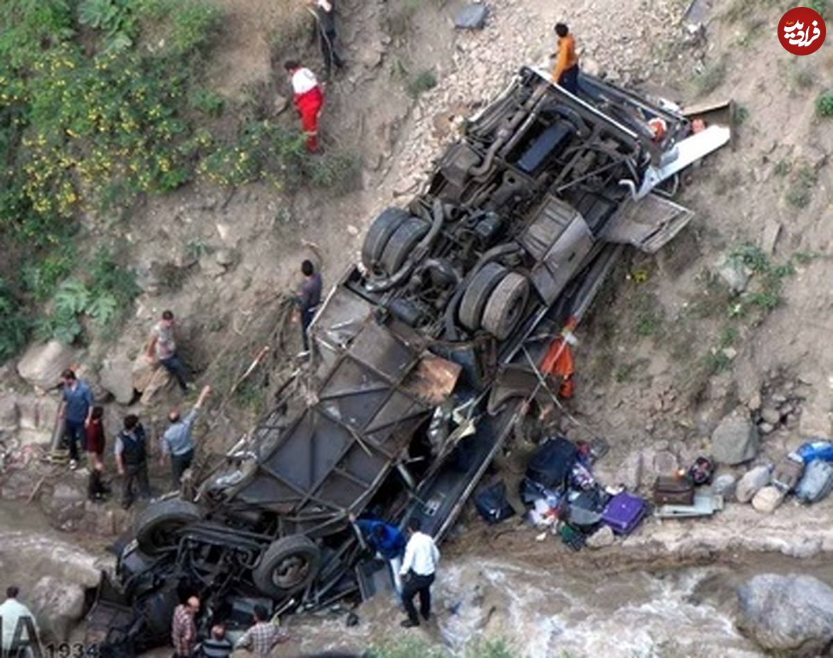 (ویدیو) اولین تصاویر از سقوط مرگبار اتوبوس به داخل دره با ۲۴ کشته