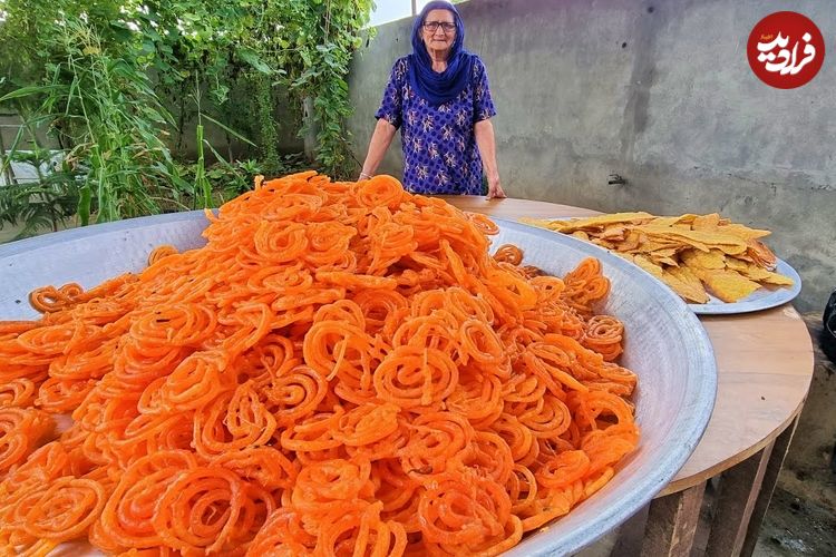 ببینید؛ غذای روستایی در هند؛ تهیه فافدای سنتی توسط مادربزرگ روستایی