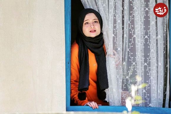عکس؛ سفر در زمان؛ «سارا و نیکا» مشغول خواب در پشت صحنه سریال پایتخت؛ سال 96