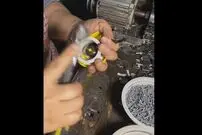 ( ویدیو) فرایند جالب ساخت متر در یک کارگاه کوچک 