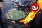 ببینید| غذای خیابانی در اندونزی؛ پخت نودل با میگو و تخم مرغ در جاکارتا