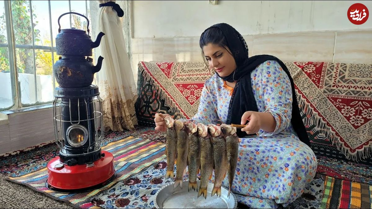 (ویدئو) پخت 8 ماهی قزل آلای رودخانه‌ای در یک روز بارانی به سبک دختر جوان کردستانی