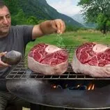 ببینید| غذای روستایی در آذربایجان؛ پخت استیک و نان و دم کردن چای در طبیعت