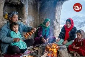 ببینید| غذای روستایی در افغانستان؛ پخت جوجه کباب در هوای برفی