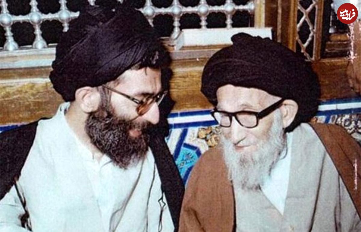 عکس؛ سفر به تاریخ؛ «آیتالله سید جواد خامنهای، پدر رهبر انقلاب» در کنار «آیتالله خویی»
