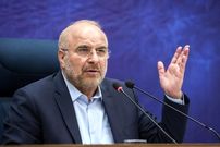 عکس؛ سفر به تاریخ؛ «محمدباقر قالیباف» پشت فرمان قایق در جبهه؛ دهۀ 60