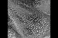 تپه‌های شنی آوازخوان و دریاچه‌های مرموز!