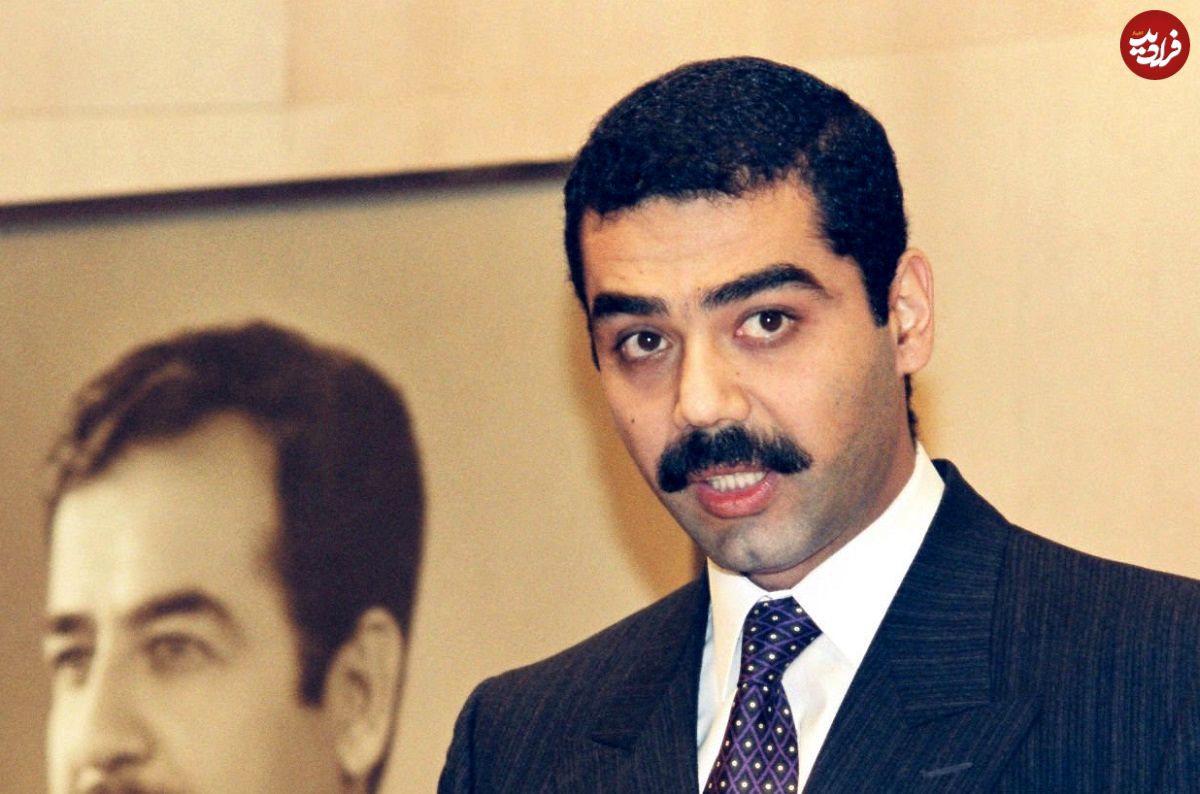 عکس؛ سفر در زمان؛ «صدام در حال اعطای مدال به پسر سنگدل اش عدی»؛ سال 1378