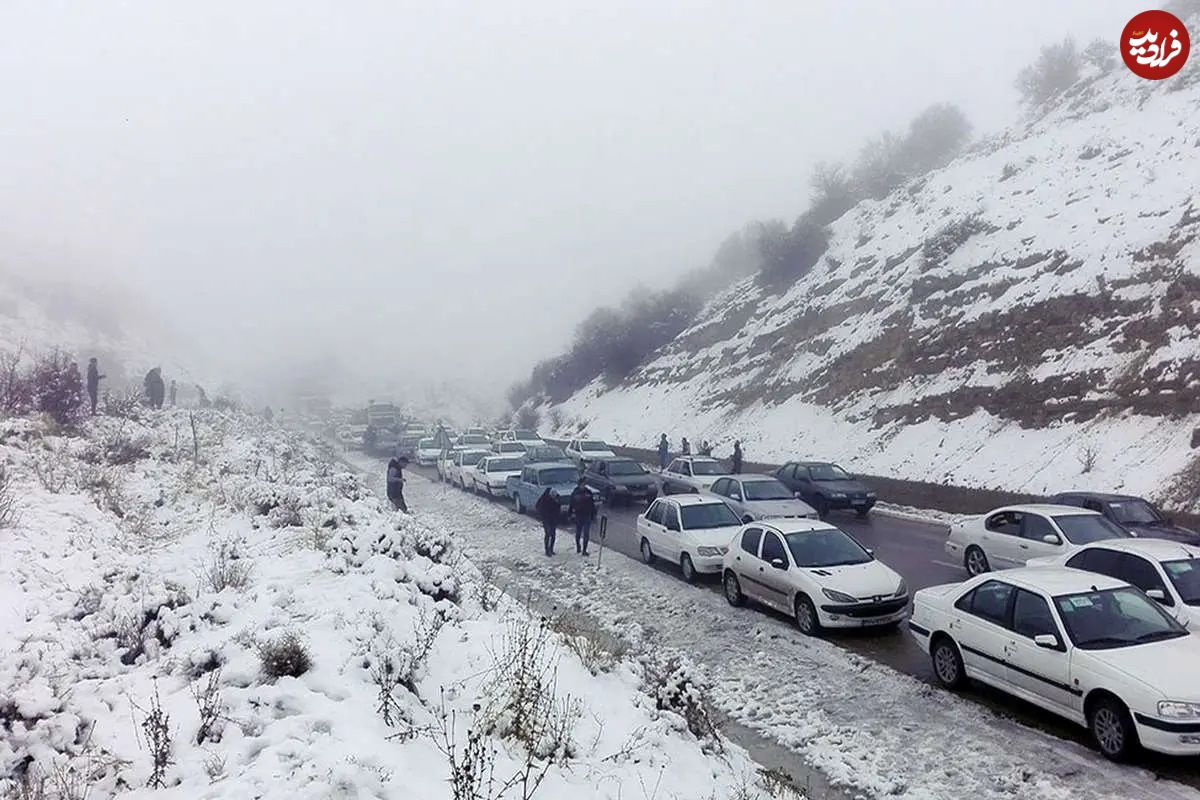 (عکس) ایران قدیم؛ «بی ام و، فورد، پیکان و یک اتوبوس در جاده هراز»؛ دهه 50