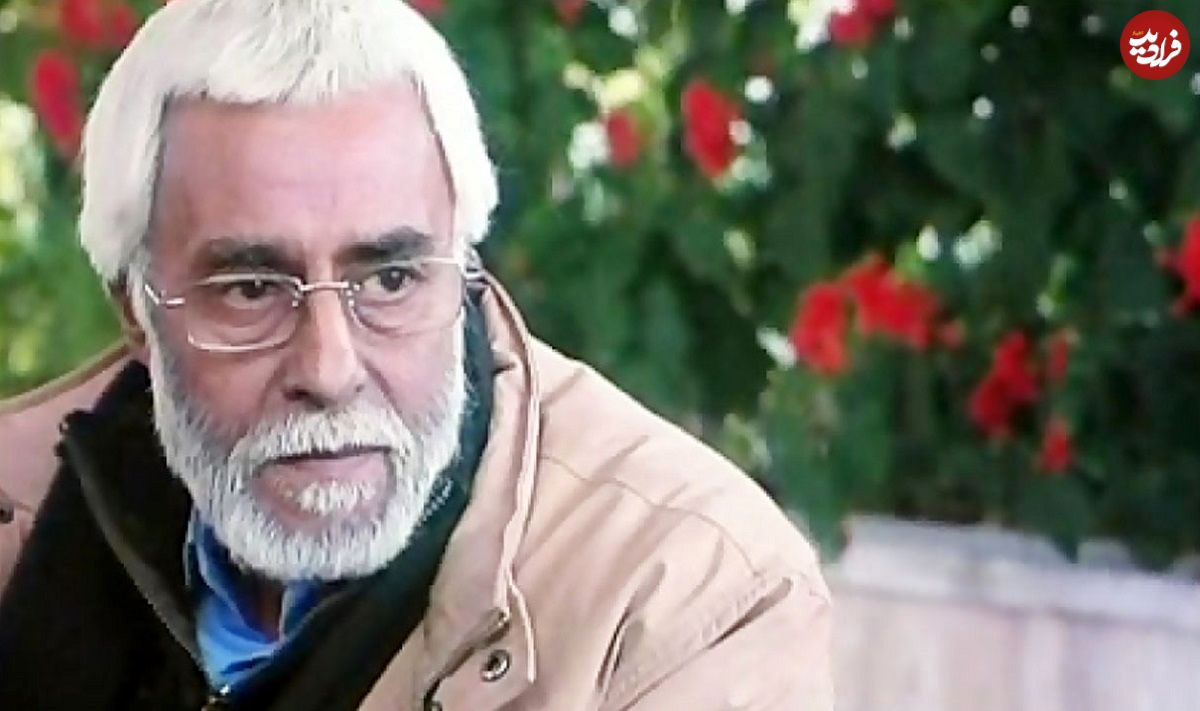 عکس؛ سفر در زمان؛ «خسرو شکیبایی» در حال دریافت سیمرغ از دست خاتمی؛ سال 68