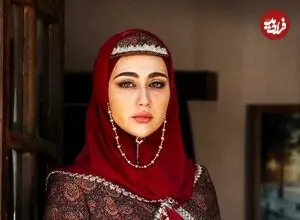 عکس| سفر زمان؛ «میترا رفیع و نفس بازغی» روی صحنه تئاتر در سال 1402
