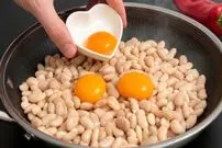 ببینید| طرز تهیه یک غذای متفاوت و جدید با لوبیا و تخم مرغ