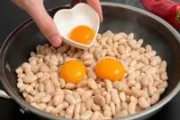 ببینید| طرز تهیه یک غذای متفاوت و جدید با لوبیا و تخم مرغ