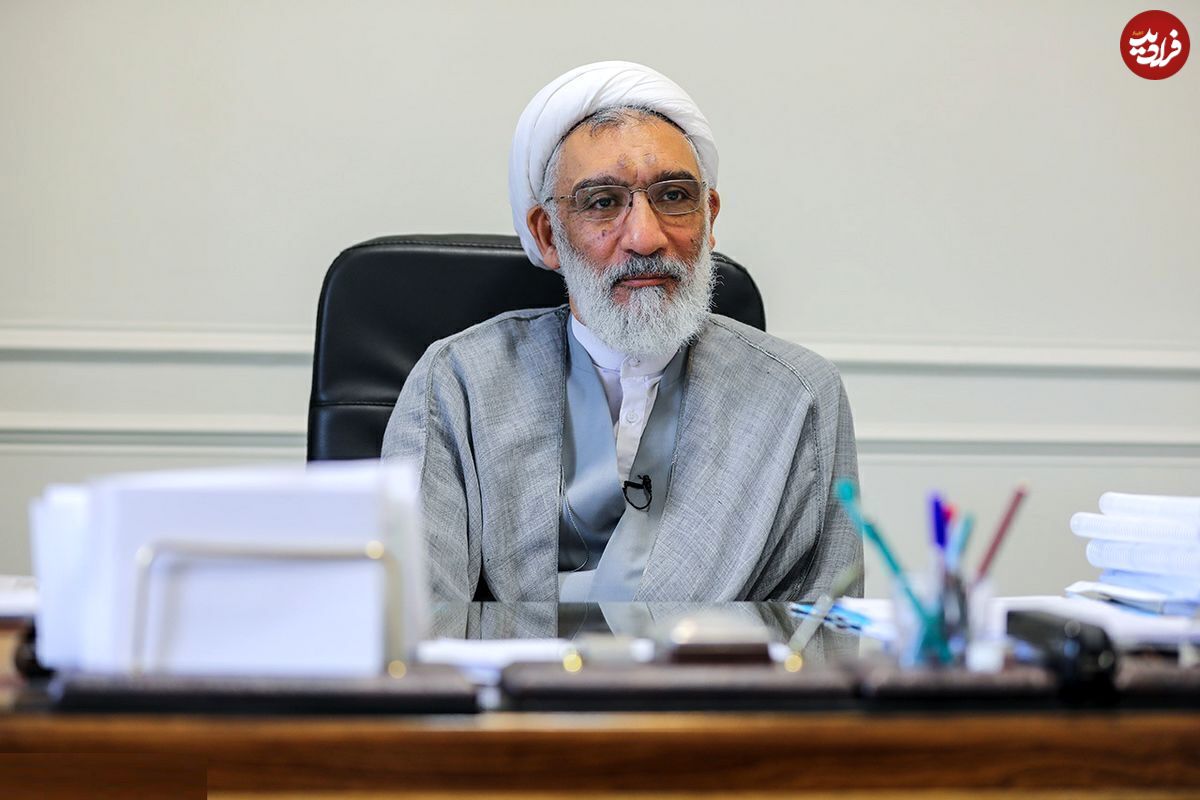 عکس؛ سفر در زمان؛ «مصطفی پورمحمدی در میان نخلستان های خوزستان و در جبهه»؛ دهه 60