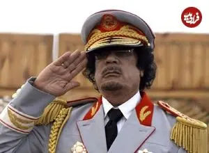 عکس| سفر در زمان؛ «معمر قذافی» در بیست و پنجمین سالگرد انقلاب الجزایر در الجزیره؛ سال 1358