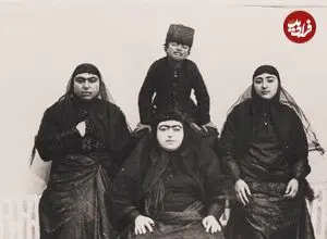 عکس| سفر به تاریخ؛ «ناصرالدین شاه» در کنار زنان عقدی و صیغه ای حرمسرا