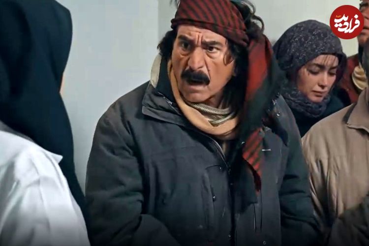 عکس| سفر در زمان؛ «کیوان» سریال نون خ در 65 سالگی و در کنار پوستر فیلم قیصر