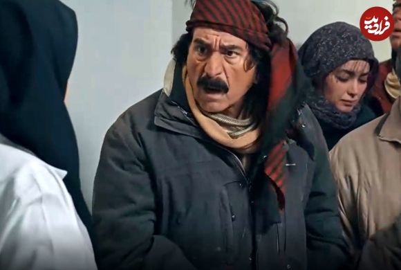 عکس| سفر در زمان؛ «کیوان» سریال نون خ در 65 سالگی و در کنار پوستر فیلم قیصر