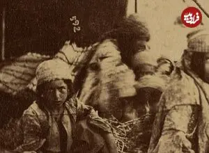 عکس| سفر زمان؛ دختران عشایر لرستان در کنار سیاه چادر؛ 140 سال قبل