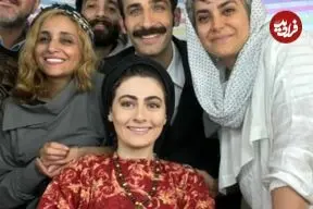 عکس| سفر زمان؛ چهرۀ متفاوت «انیس» (سریال سوجان) در پشت‌صحنه «صبح آخرین روز»