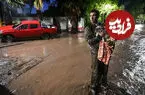ببینید| سیلاب ناگهانی خودروها را با خود برد