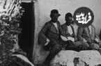 عکس| سفر زمان؛ «مردان گیلانی در کنار یک قهوه‌خانه» در دوران قاجار